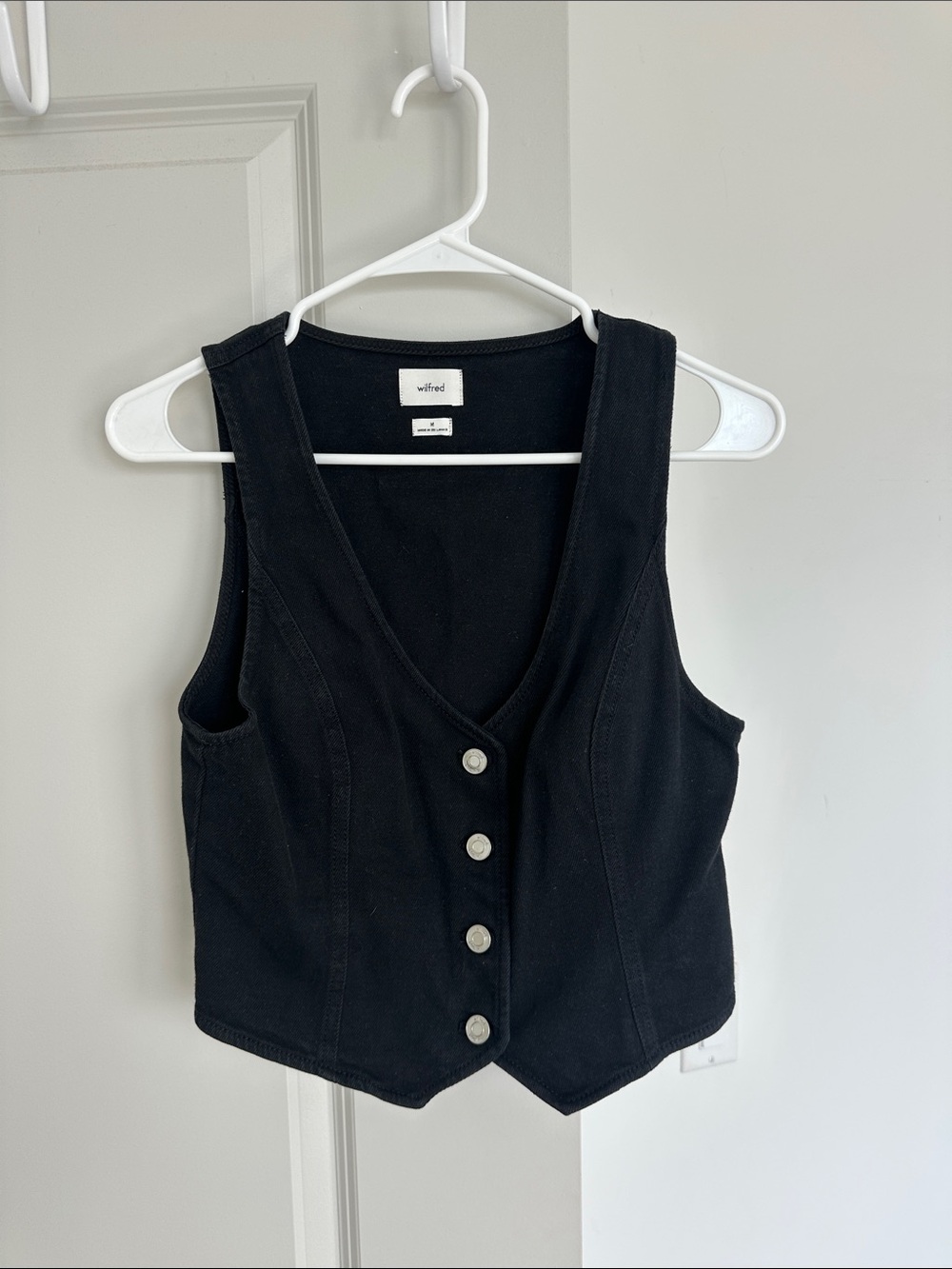 Wilfred Black Button-Front Crop Vest